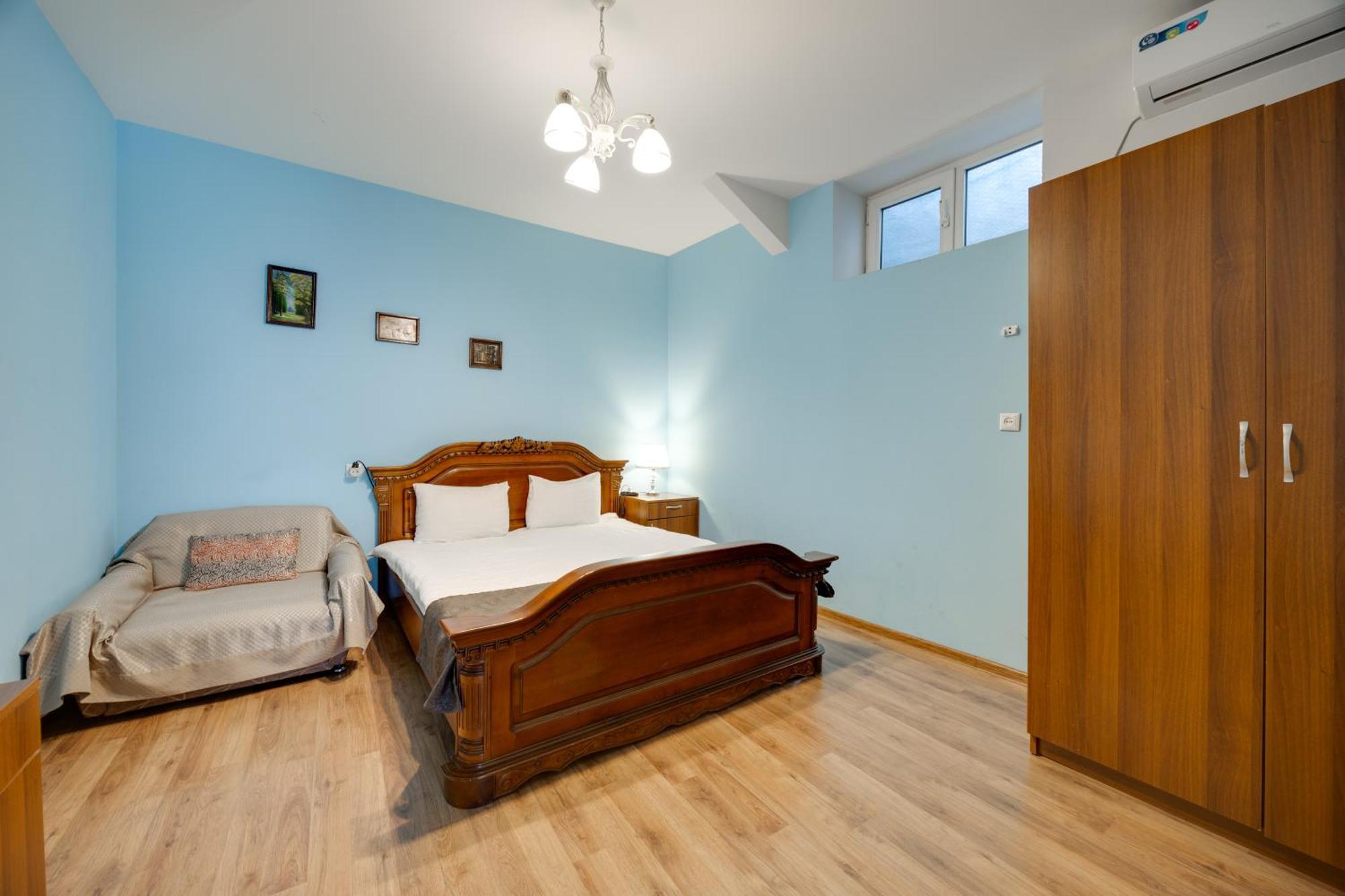 Rustaveli Two Bedroom Apartment With 5 Star Location Tbiliszi Kültér fotó