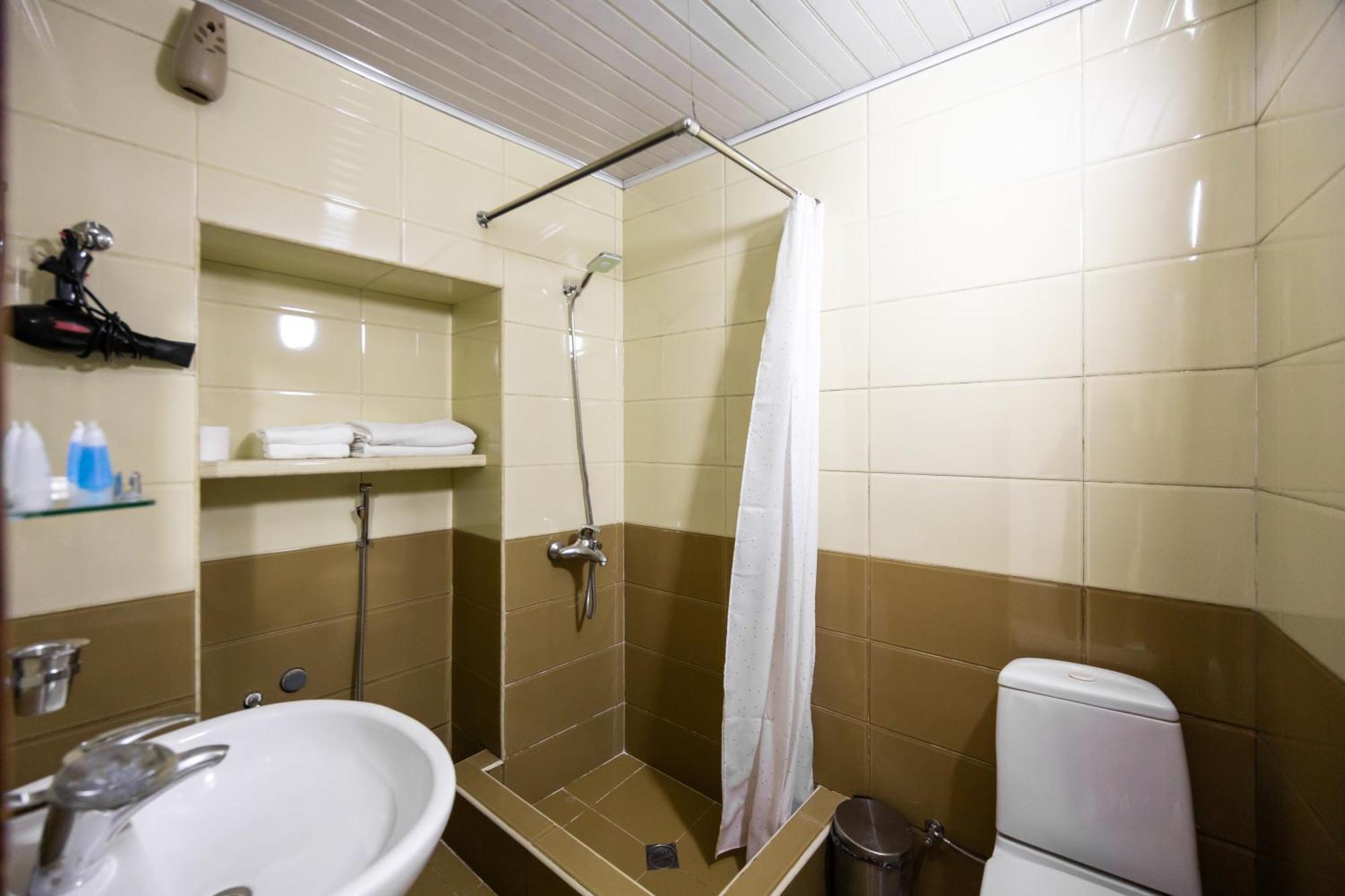 Rustaveli Two Bedroom Apartment With 5 Star Location Tbiliszi Kültér fotó