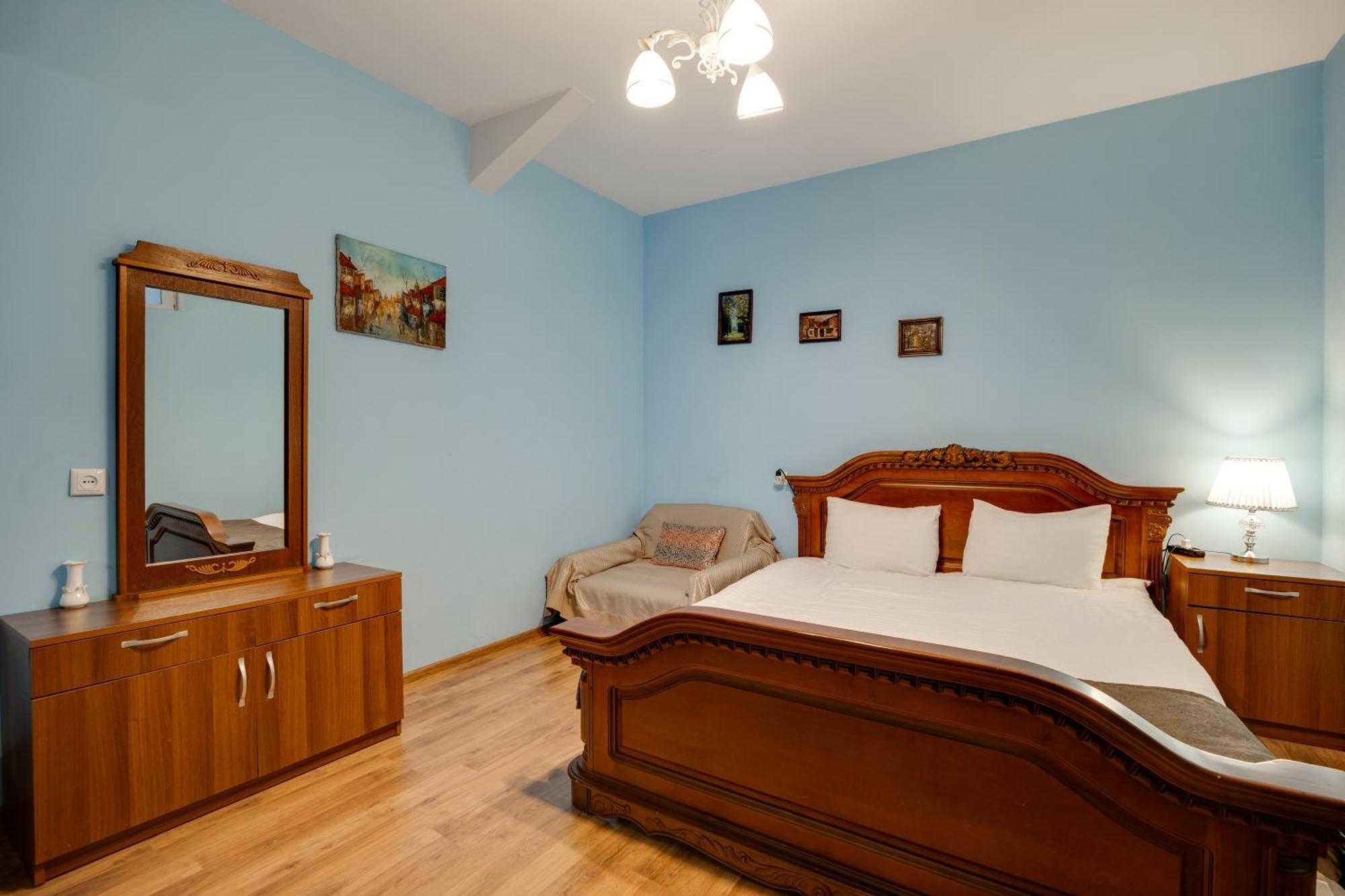 Rustaveli Two Bedroom Apartment With 5 Star Location Tbiliszi Kültér fotó