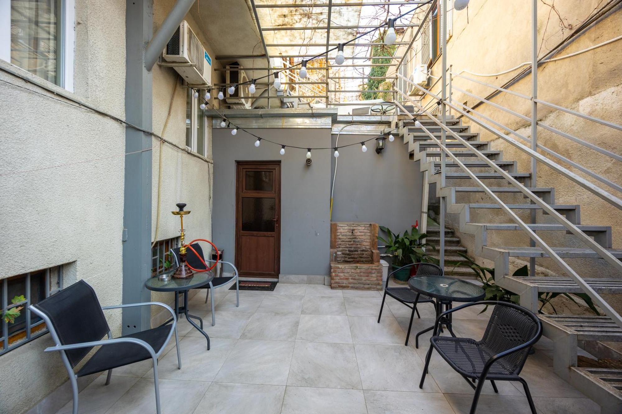 Rustaveli Two Bedroom Apartment With 5 Star Location Tbiliszi Kültér fotó
