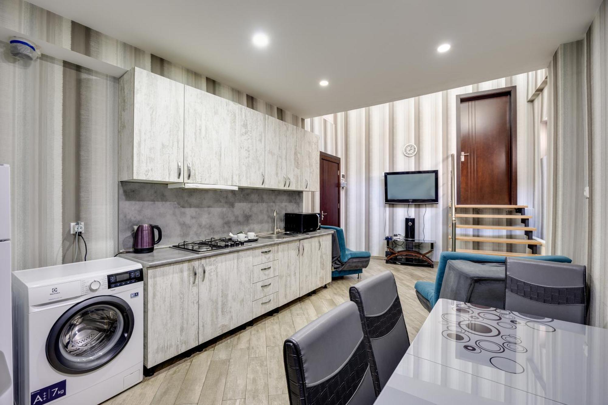 Rustaveli Two Bedroom Apartment With 5 Star Location Tbiliszi Kültér fotó