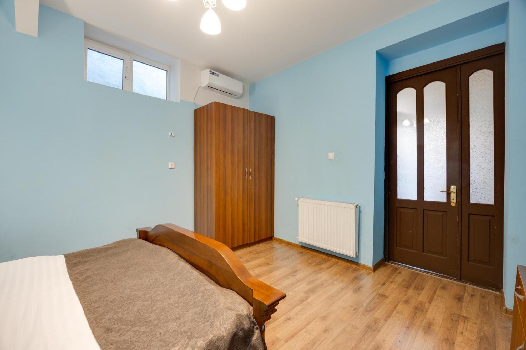 Rustaveli Two Bedroom Apartment With 5 Star Location Tbiliszi Kültér fotó